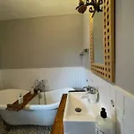 Renoviertes Monteurhaus In Im Altbau-flair Für 10 Personen! Apartment *