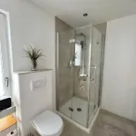 Apartment Renoviertes Monteurhaus In Im Altbau-flair Für 10 Personen!