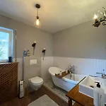 Apartment Renoviertes Monteurhaus In Im Altbau-flair Für 10 Personen! Ochtendung