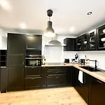 Apartment Renoviertes Monteurhaus In Im Altbau-flair Für 10 Personen! *