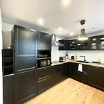 Renoviertes Monteurhaus In Im Altbau-flair Für 10 Personen! Apartment