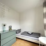 Renoviertes Monteurhaus In Im Altbau-flair Für 10 Personen! Apartment *
