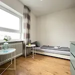 Renoviertes Monteurhaus In Im Altbau-flair Für 10 Personen! Apartment