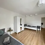 Apartment Renoviertes Monteurhaus In Im Altbau-flair Für 10 Personen! *