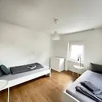Renoviertes Monteurhaus In Im Altbau-flair Für 10 Personen! Apartment *