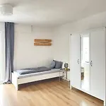 Renoviertes Monteurhaus In Im Altbau-flair Für 10 Personen! Apartment Ochtendung