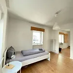 Renoviertes Monteurhaus In Im Altbau-flair Für 10 Personen! Ochtendung