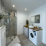 Apartment Renoviertes Monteurhaus In Im Altbau-flair Für 10 Personen!