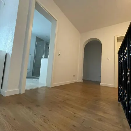 Renoviertes Monteurhaus In Im Altbau-flair Für 10 Personen! *
