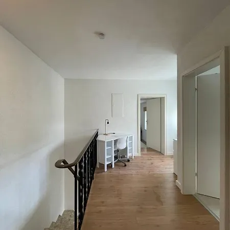 Renoviertes Monteurhaus In Im Altbau-flair Fuer 10 Personen! Ochtendung