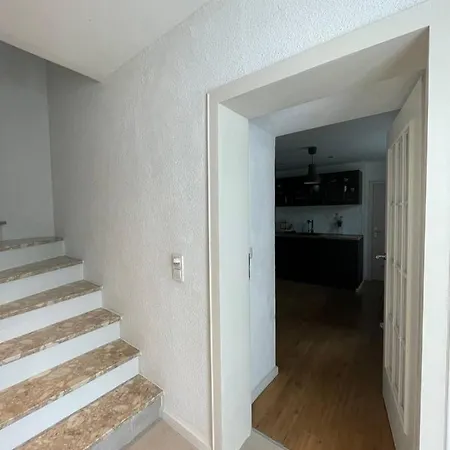 Renoviertes Monteurhaus In Im Altbau-flair Für 10 Personen!