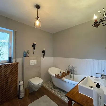 Apartmán Renoviertes Monteurhaus In Im Altbau-flair Fuer 10 Personen! Ochtendung