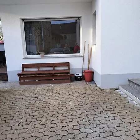 Apartment Renoviertes Monteurhaus In Im Altbau-flair Für 10 Personen! *