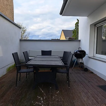 Apartment Renoviertes Monteurhaus In Im Altbau-flair Für 10 Personen!