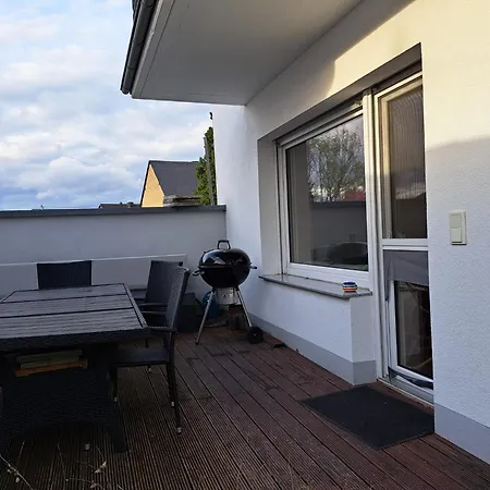Apartment Renoviertes Monteurhaus In Im Altbau-flair Für 10 Personen!