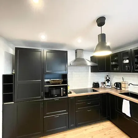 Renoviertes Monteurhaus In Im Altbau-flair Fuer 10 Personen! Apartmán Ochtendung
