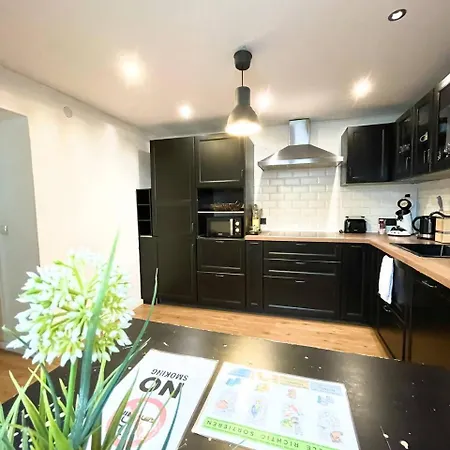 Renoviertes Monteurhaus In Im Altbau-flair Fuer 10 Personen!