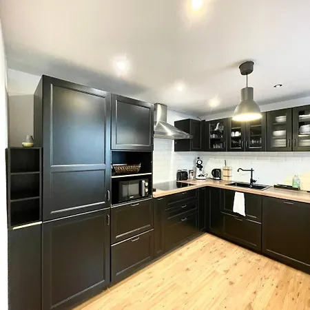 Renoviertes Monteurhaus In Im Altbau-flair Fuer 10 Personen! Apartmán