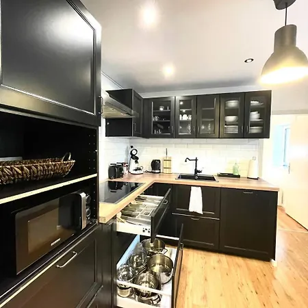 Renoviertes Haus In Im Altbau-flair Fuer 10 Personen! *