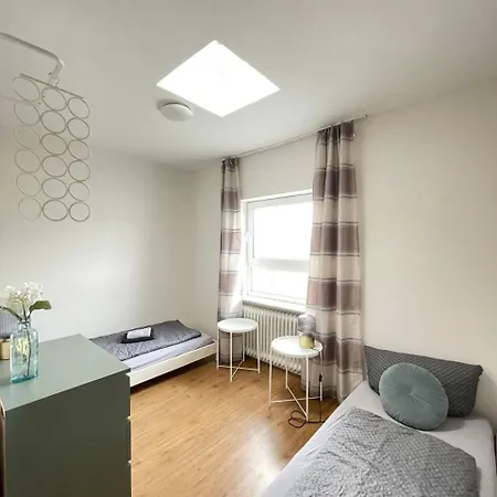 Renoviertes Monteurhaus In Im Altbau-flair Für 10 Personen! * Ochtendung