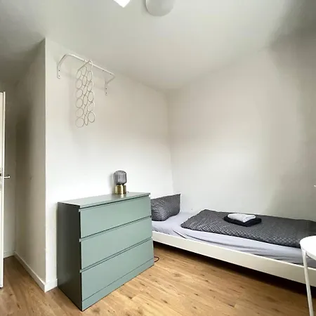 Renoviertes Monteurhaus In Im Altbau-flair Für 10 Personen! Apartment