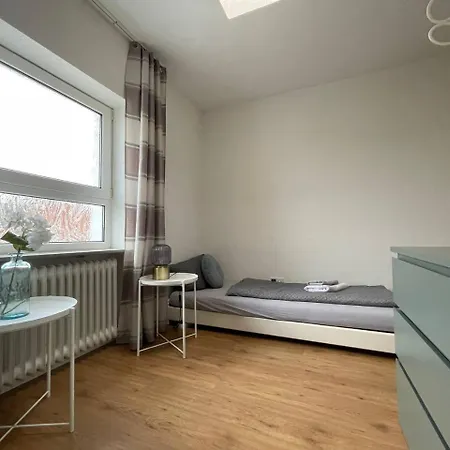 Apartmán Renoviertes Monteurhaus In Im Altbau-flair Fuer 10 Personen!