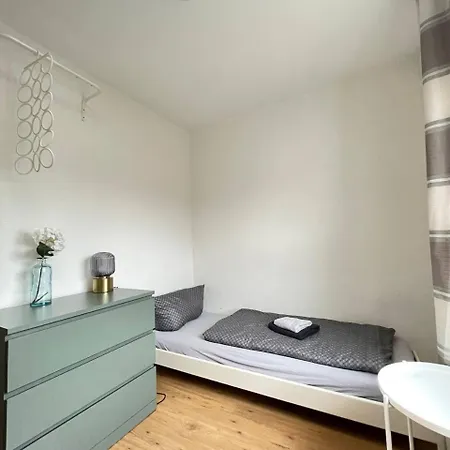 Renoviertes Monteurhaus In Im Altbau-flair Fuer 10 Personen! Apartmán *