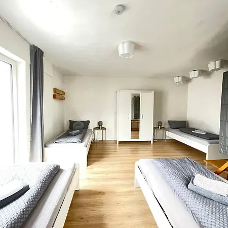 Renoviertes Haus In Im Altbau-flair Fuer 10 Personen! Apartment Ochtendung