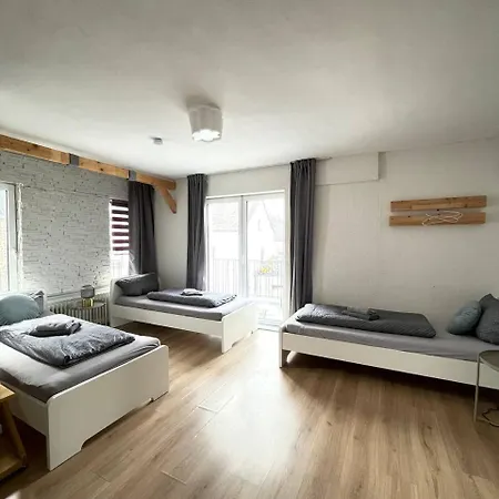 Renoviertes Monteurhaus In Im Altbau-flair Für 10 Personen! Apartment *
