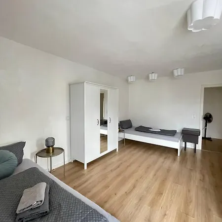 Apartmán Renoviertes Monteurhaus In Im Altbau-flair Fuer 10 Personen! *