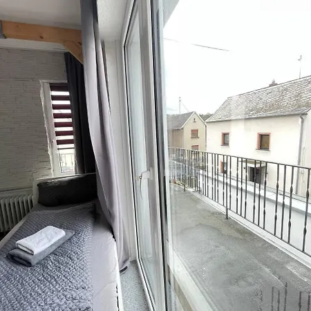 Renoviertes Monteurhaus In Im Altbau-flair Fuer 10 Personen! * Ochtendung