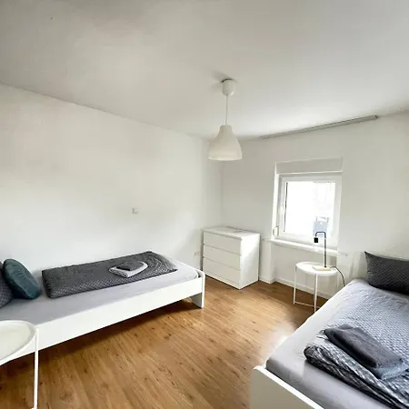 Renoviertes Monteurhaus In Im Altbau-flair Fuer 10 Personen! 公寓 *