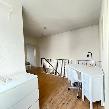 Apartmán Renoviertes Monteurhaus In Im Altbau-flair Fuer 10 Personen! *