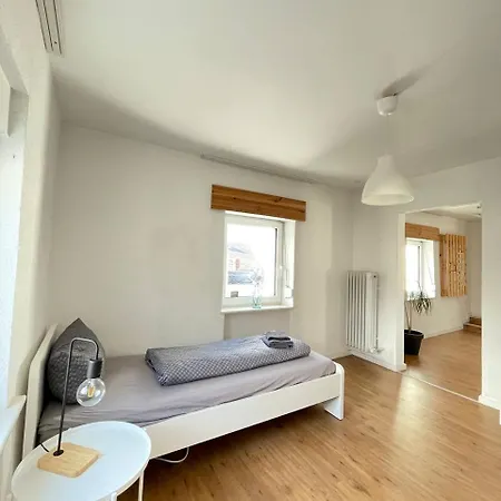 Renoviertes Monteurhaus In Im Altbau-flair Fuer 10 Personen! Ochtendung