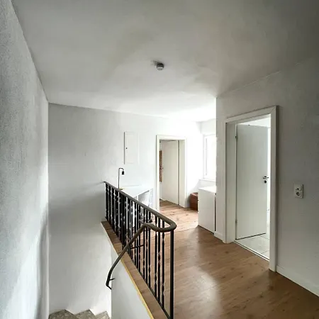 Renoviertes Monteurhaus In Im Altbau-flair Fuer 10 Personen!