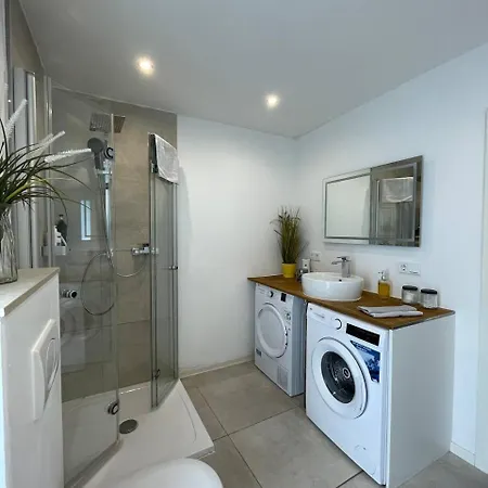 Apartmán Renoviertes Monteurhaus In Im Altbau-flair Fuer 10 Personen!