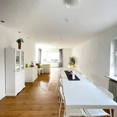 Apartmán Renoviertes Monteurhaus In Im Altbau-flair Fuer 10 Personen! *