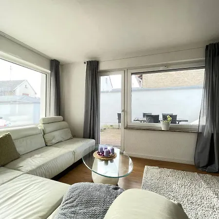 Renoviertes Haus In Im Altbau-flair Für 10 Personen! Ochtendung