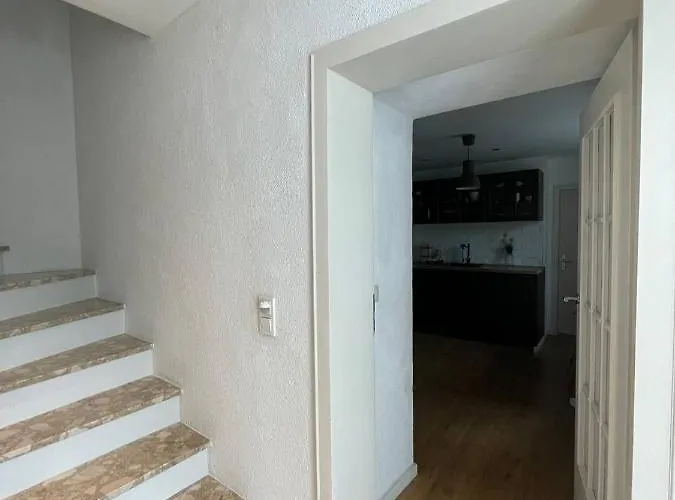 Renoviertes Haus In Im Altbau-flair Fuer 10 Personen!
