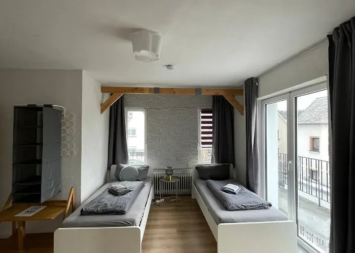 Renoviertes Haus In Im Altbau-flair Fuer 10 Personen! Apartamento Ochtendung