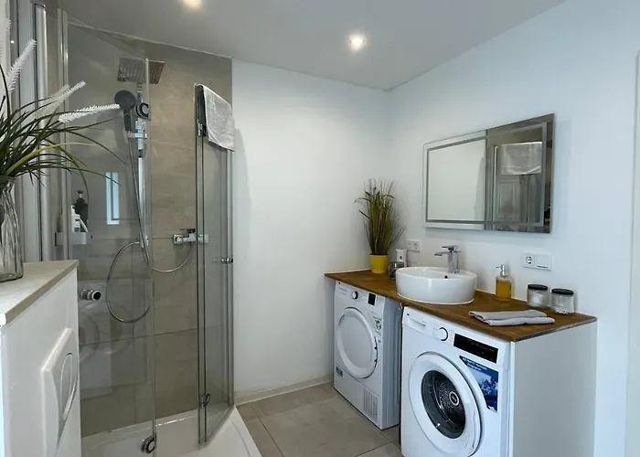 Apartamento Renoviertes Haus In Im Altbau-flair Fuer 10 Personen!