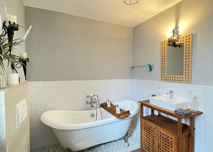 Apartamento Renoviertes Haus In Im Altbau-flair Fuer 10 Personen!